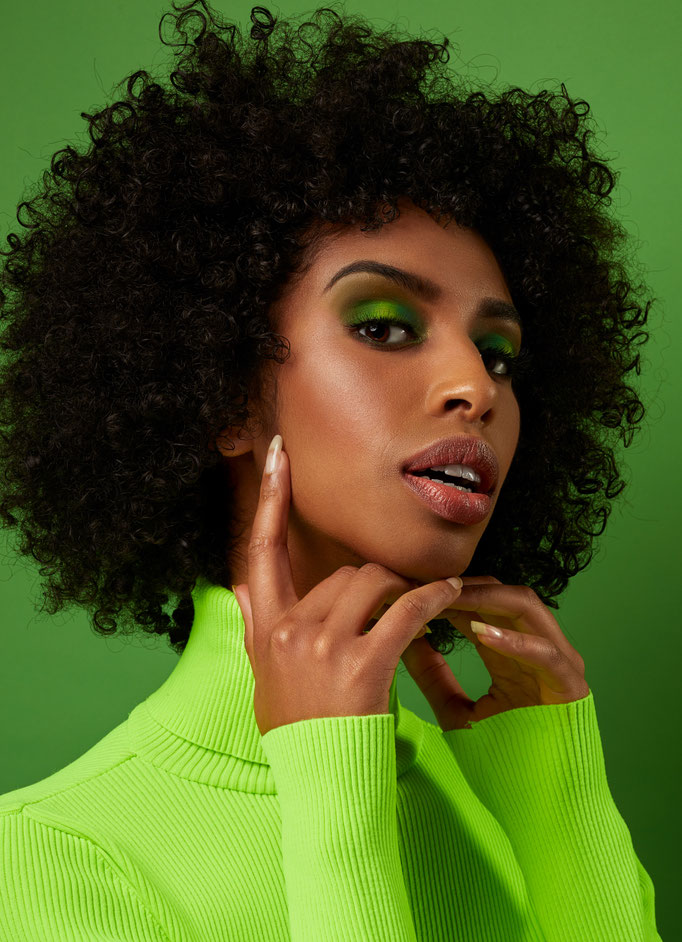 Fotograaf: Sacha van Manen- Model: Naomi Delgado - Make-up & hair: Jacqueline Huijssoon