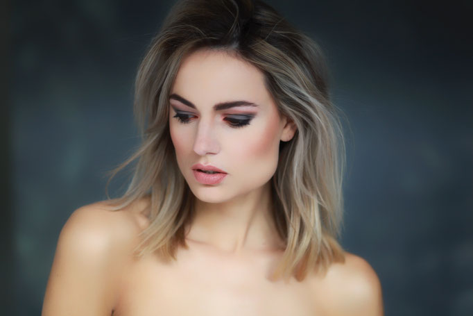 Fotograaf: Ton van Liempd- Model: Lotte Oudwater- Make-up & hair: Jacqueline Huijssoon