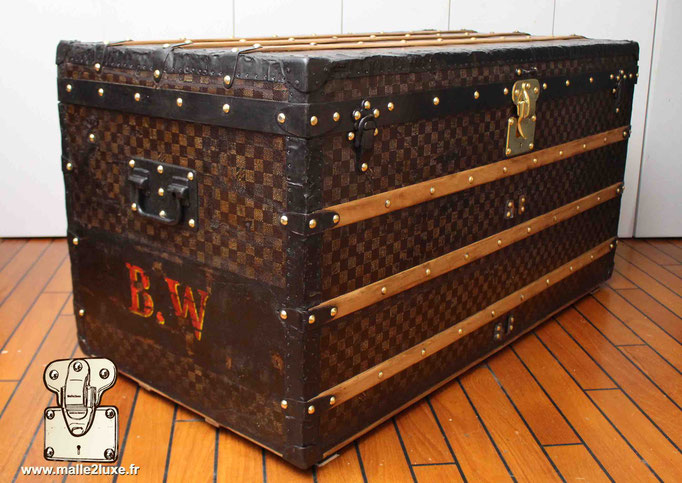 malle courrier table basse Louis Vuitton