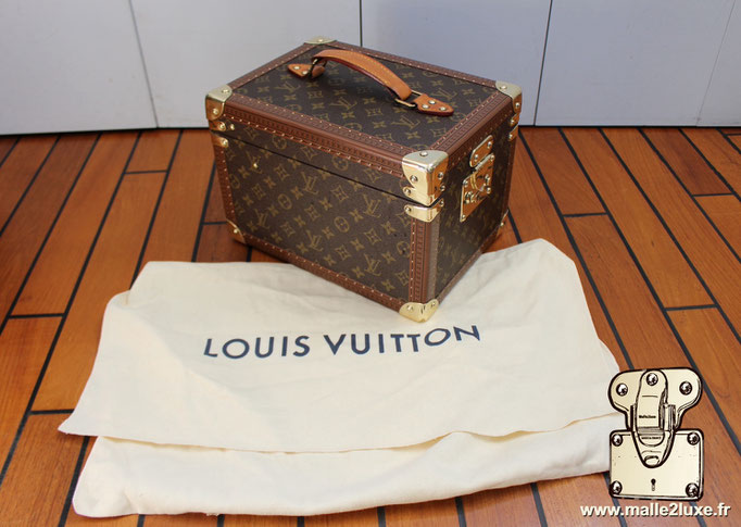 Vanity - boîte à flacon - M21828   Finition (série) : Lozine claire (1er serie)   Prix du neuf chez louis vuitton : 5 500 euros