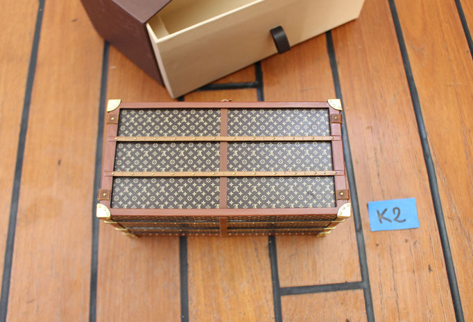 Magnifique mini-reproduction LOUIS VUITTON de la malle courrier de Miss France