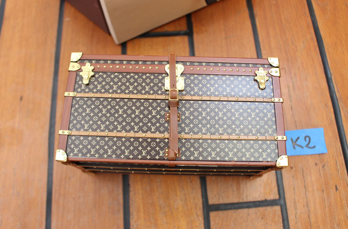 Magnifique mini-reproduction LOUIS VUITTON de la malle courrier de Miss France