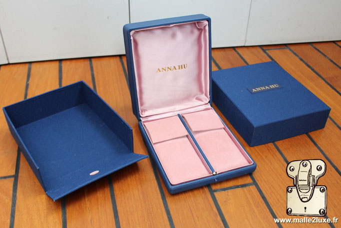 Jewelery box for custom made earring French manufacturer in Paris haute joaillerie