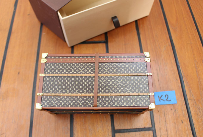Magnifique mini-reproduction LOUIS VUITTON de la malle courrier de Miss France