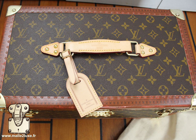 Vanity - boîte bouteille et miroir - M21822  Louis Vuitton vintage. 