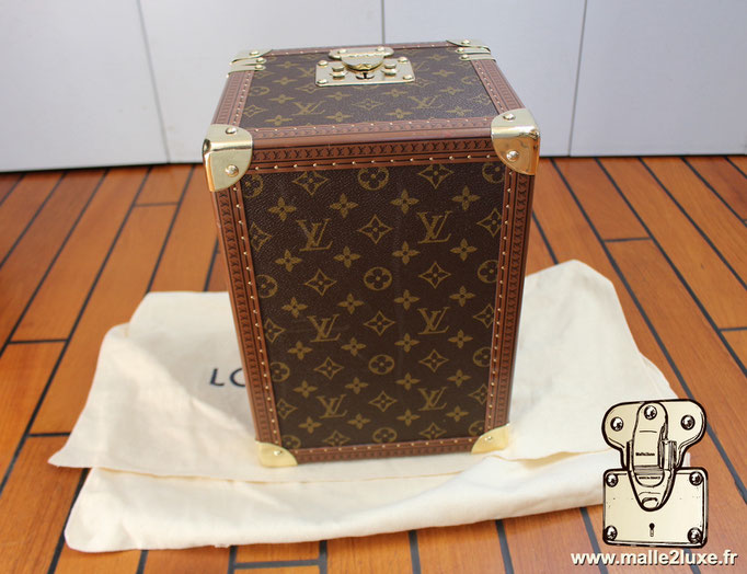 Vanity - boîte à flacon - M21828   Finition (série) : Lozine claire (1er serie)   Prix du neuf chez louis vuitton : 5 500 euros