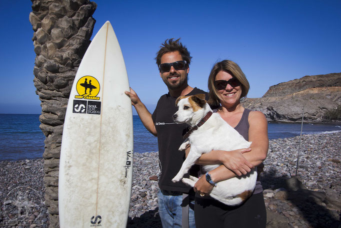 Danny, Annika and Kaya the Dog (and surfboard and palm tree;))