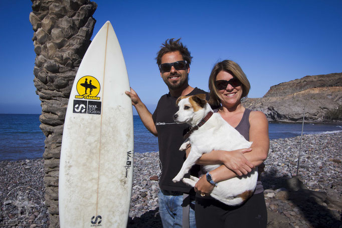 Danny, Annika and Kaya the Dog (and surfboard and palm tree;))