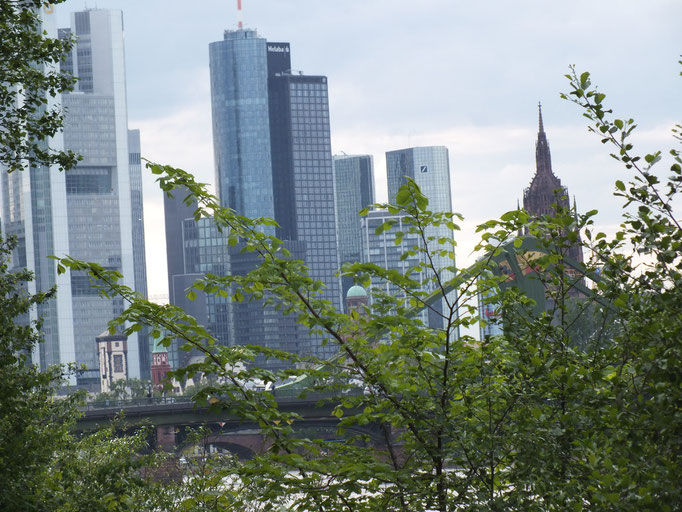 Deutschherrenufer, Blick zur City (Skyline)