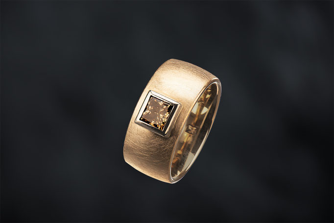 Produktnummer 9221 - 585/- Rosé- und Weißgold, Prinzess Diamant, braun