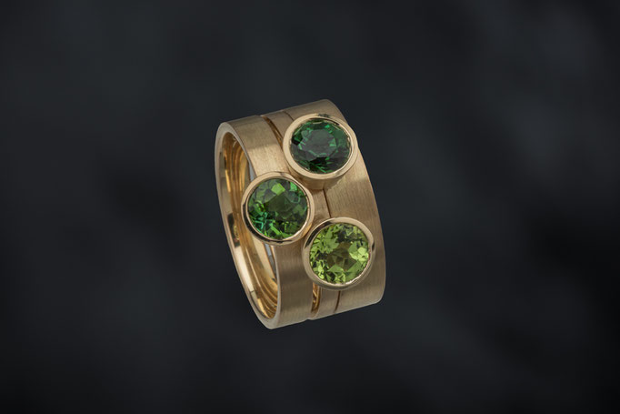 Produktnummer 4069 - 750/- Gelbgold,  Turmaline, grün