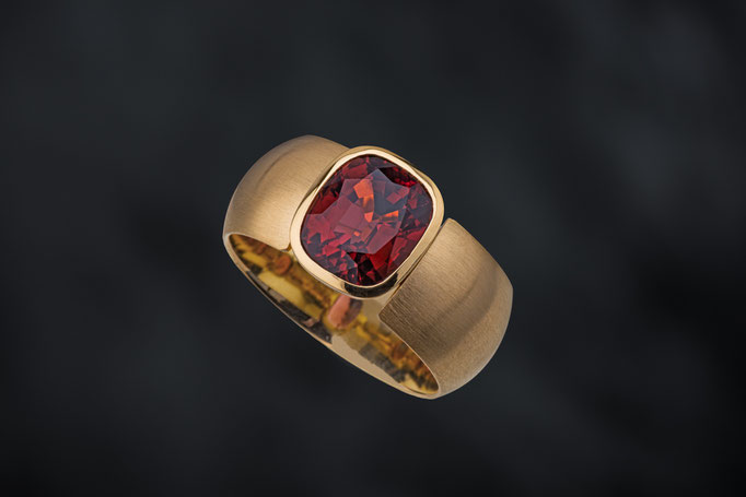 Produktnummer 4049  - 750/- und 585/- Gelbgold, Turmalin