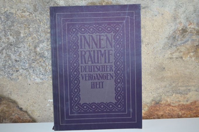 Buch Innenräume deutscher Vergangenheit aus Schlössern, Burgen, Klöstern, Bürgerbauten und Bauernhäusern von 1930. Preis: 3,50 €