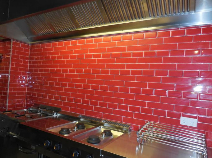 Alaska, 7,5x30 cm / Farbe: rojo (im Mix mit Metro, rojo 7,5x15 cm) / Foto: Marx & Engels, Köln