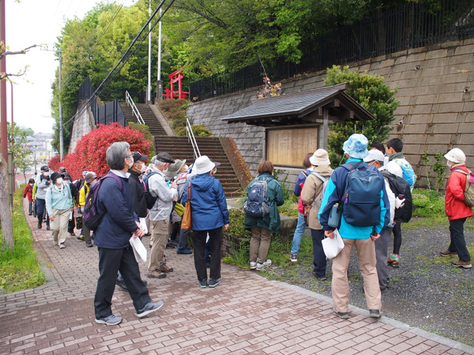 能ヶ谷神社の参道下　　  　元は東照宮と呼ばれ、江戸時代の正保年間(1644～1647)に創建されました。