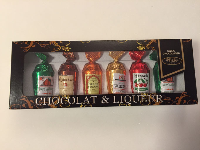 Bonbons de chocolat fourrés à différentes liqueurs