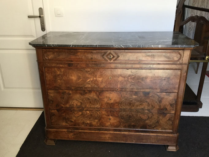 Commode en ronce de noyer