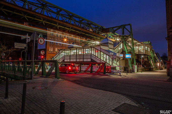 Schwebebahnhaltestelle Landgericht