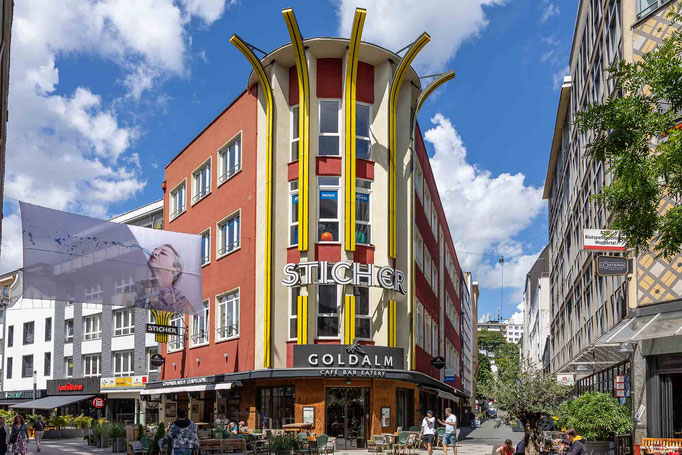 Ehemals langjähriges Traditionsgeschäft Sticher,heute die Goldalm