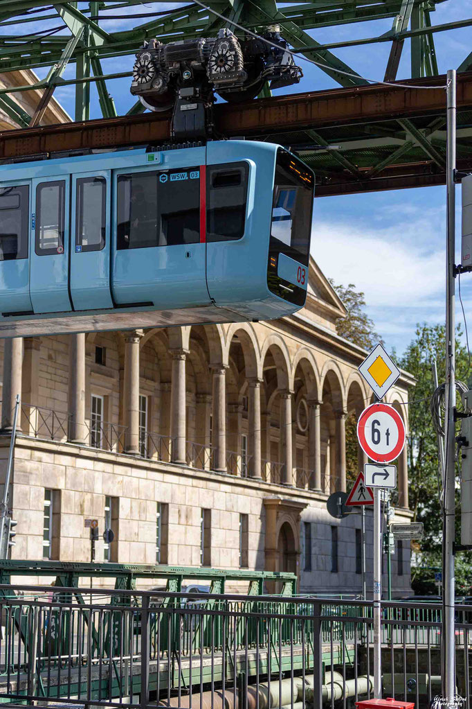 Ausfahrt Schwebebahnhaltestelle Landgericht