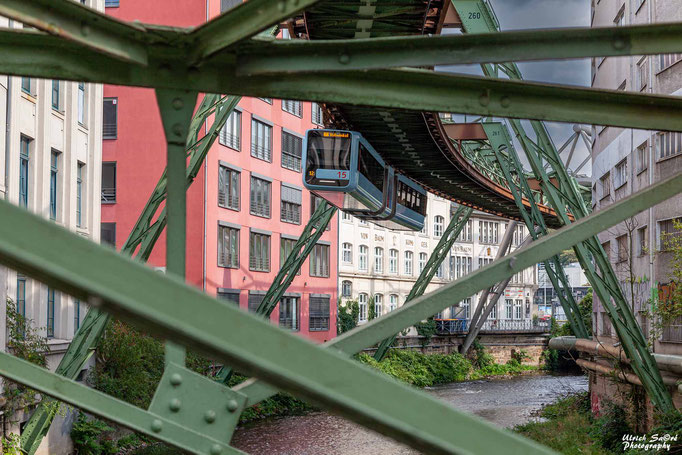 Überfahrt Zur Schwebebahnhaltestelle Döppersberg