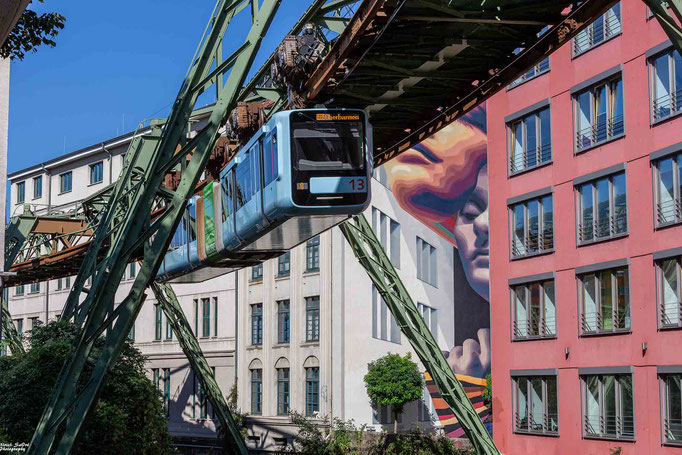 Überfahrt zur Schwebebahnhaltestelle Kluse