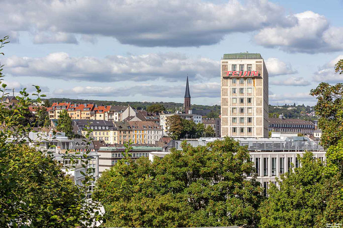 Ansicht auf das ehemalige Glanzstoffgebäude