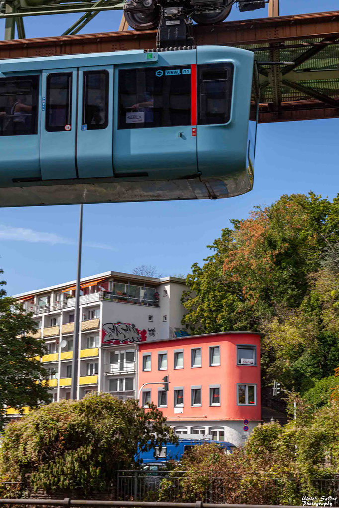 Einfahrt Schwebebahnhaltestelle Landgericht.