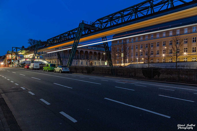 Schwebebahnhaltestelle Landgericht
