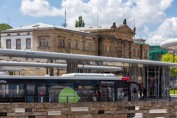 Busbahnhof am Wuppertaler Hauptbahnhof