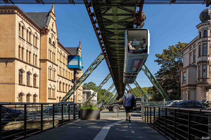 Ausfahrt Schwebebahnhaltestelle Robert-Daum Platz