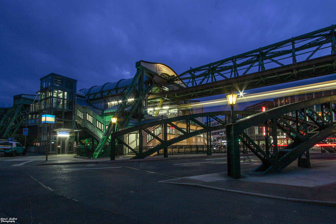 Ausfahrt Schwebebahnhaltestelle Werther Brücke