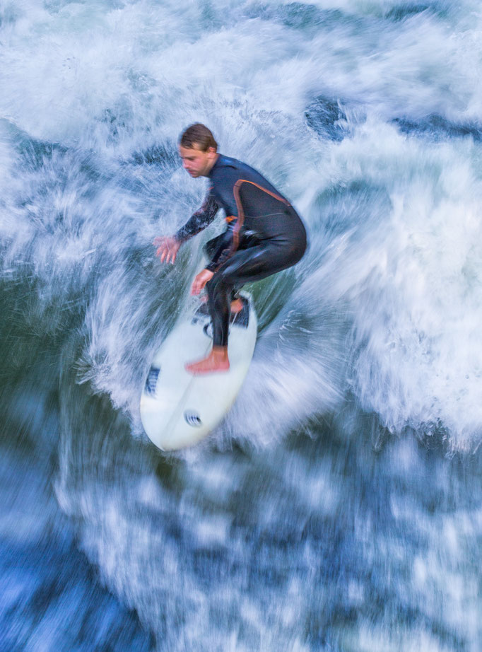 Surfing the "Eisbach", Munich, 2017