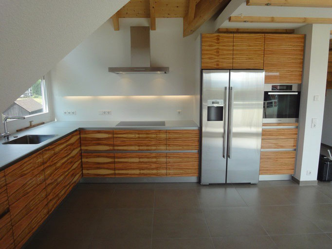 Schreiner Küche, Design Küche, Holz Küche, Glasarbeitsplatte, Glas Küche