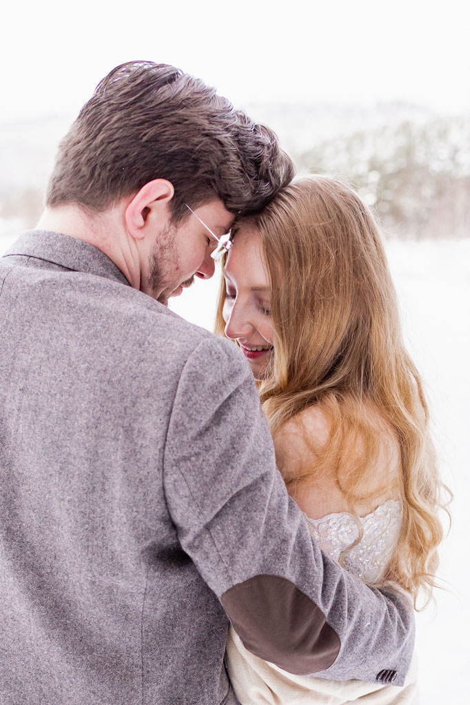 Romantische Verlobung im Winter - Natürliche Paarbilder im Winter, Neu-Anspach, Taunus
