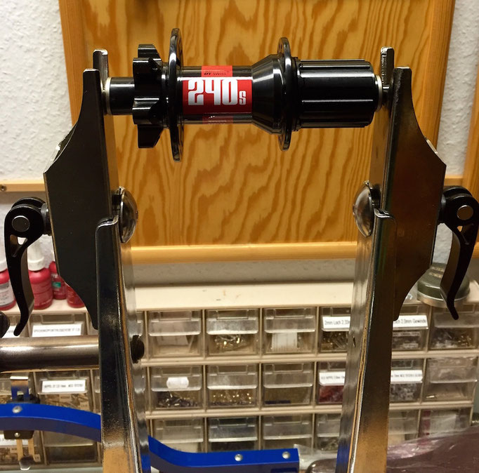 Laufradbau DT Swiss Nabe 240s einspeichen
