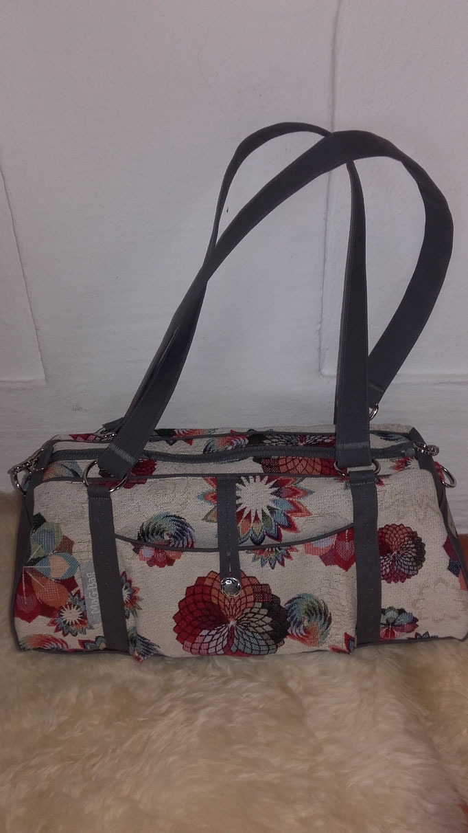 verfügbar, H10, Größe 40cm x 16cm x 19cm (Tasche hat Bodennägel)