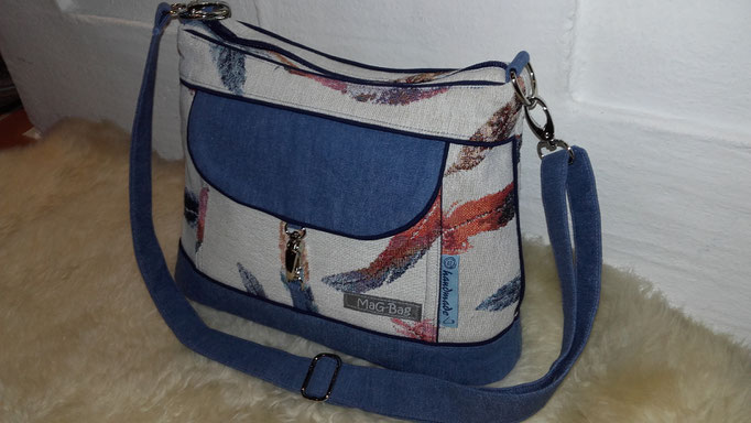 vergeben, H6, (Paspellierung ist blau), Größe 30cm x 10cm x 25cm