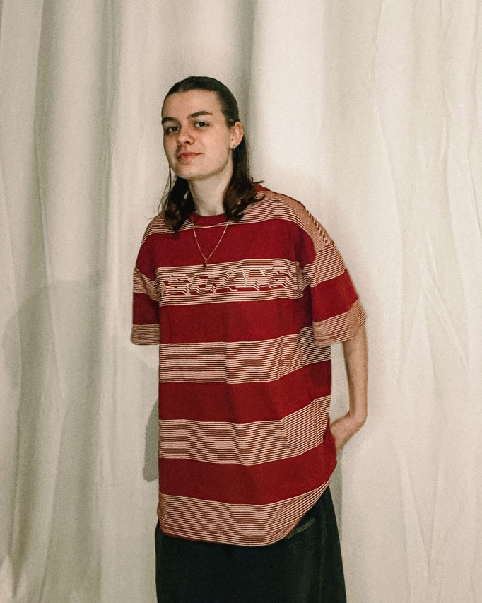 Max - Hip-Hop. Passionnée de culture Hip-Hop, elle s'inspire de tous les styles en suivant différents Workshops. Danseuse de la Cie Arte Corpo, elle n'a pas peur de se mouiller en plongeant dans les battles de la région !