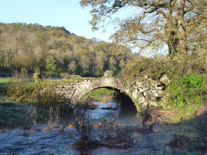 Le petit pont de pierre sur le Rabutin