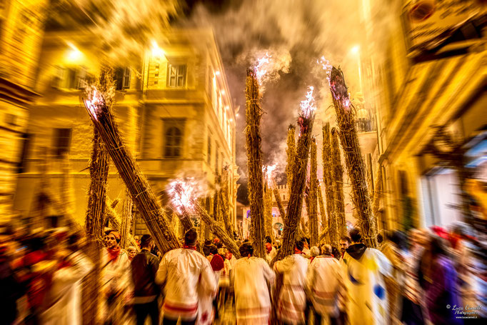 Storie Di Un Attimo • Festival Popolare Della Fotografia 2024 ~ Carnevale Storico di Offida • Processione dei Vlurd. © Luca Cameli Photographer