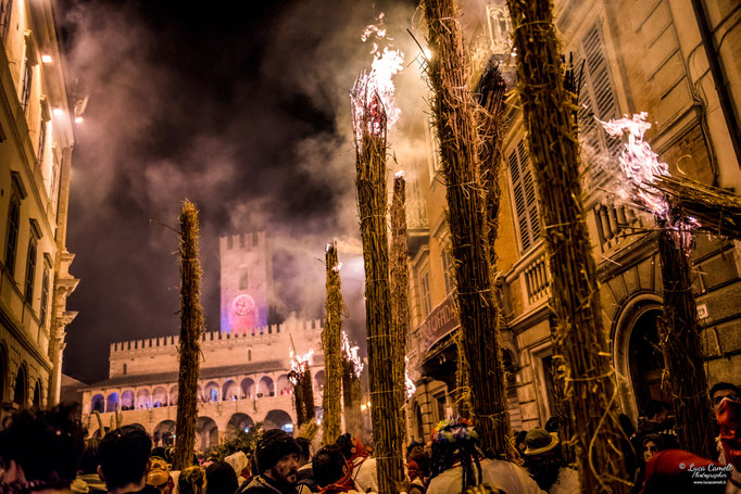 Storie Di Un Attimo • Festival Popolare Della Fotografia 2024 ~ Carnevale Storico di Offida • Processione dei Vlurd. © Luca Cameli Photographer
