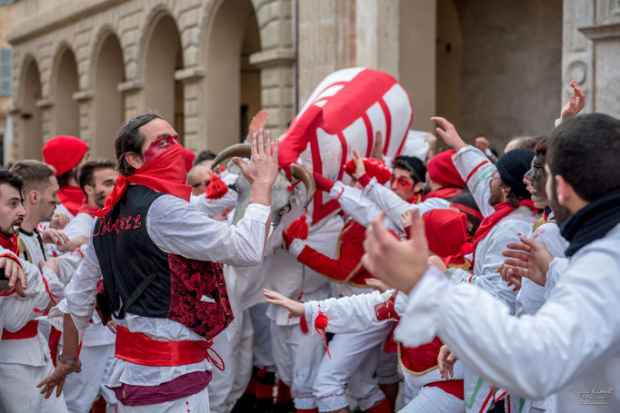 Storie Di Un Attimo • Festival Popolare Della Fotografia 2024 ~ Carnevale Storico di Offida • Bove Finto. © Luca Cameli Photographer