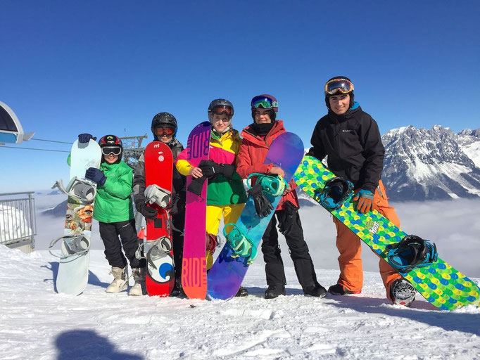 6 Gründe die für einen Skikurs sprechen: Gruppenerlebnis Snowboardkurs