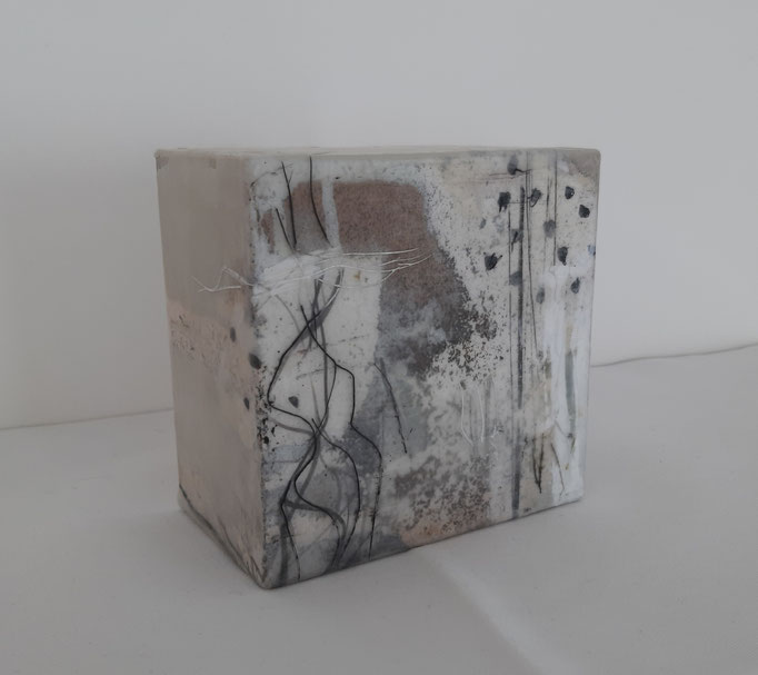 123 Mixed Media Holzkörper 10x10x6 cm 