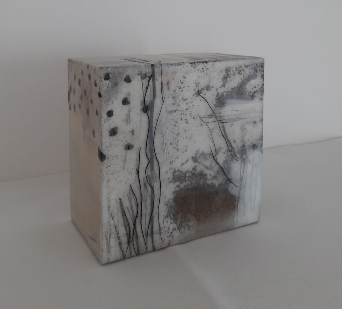 122 Mixed Media Holzkörper 10x10x6 cm