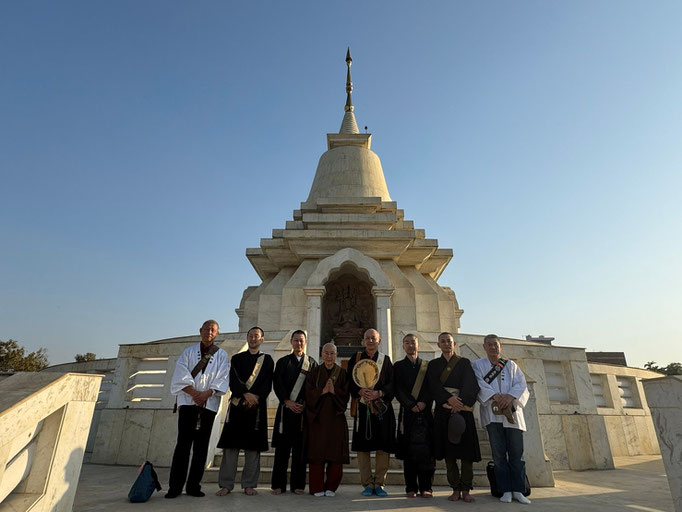 法輪寺仏舎利塔にて