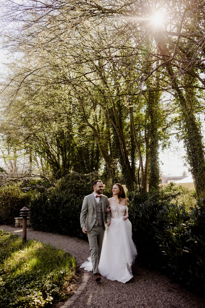 Strandhochzeit, hochzeitostsee, hochzeitnordsee, hochzeitbensersiel, hochzeitheiligenhafen, hochzeitbremen, hochzeitstuhr, hochzeitoldenburg, braut, sabinelangefotografie, brautkleid, heiraten, jever, braut