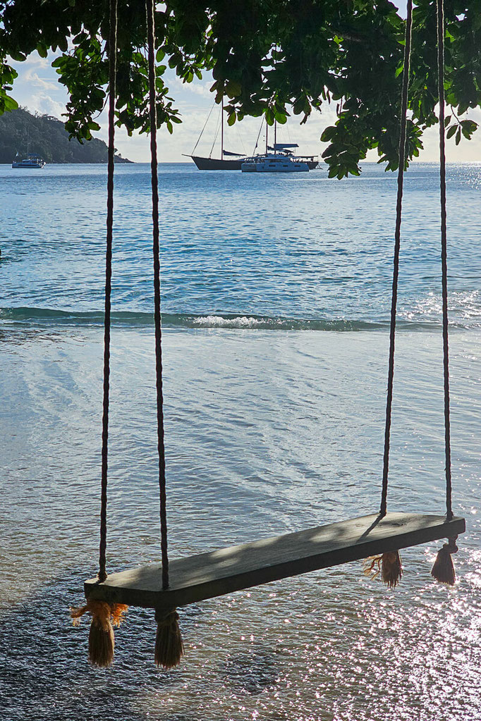 Schaukel vor der Beach Bar Koko Loko am Anse Lazio auf Praslin, Seychellen