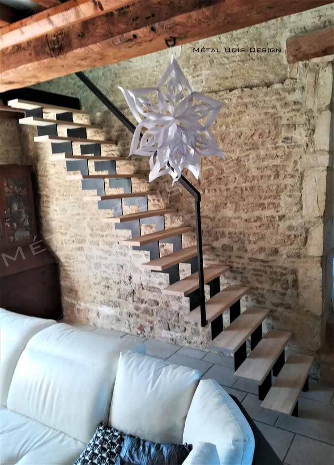 Escalier sur mesure droit à limon jumelés double crémaillère et marche Hévéa